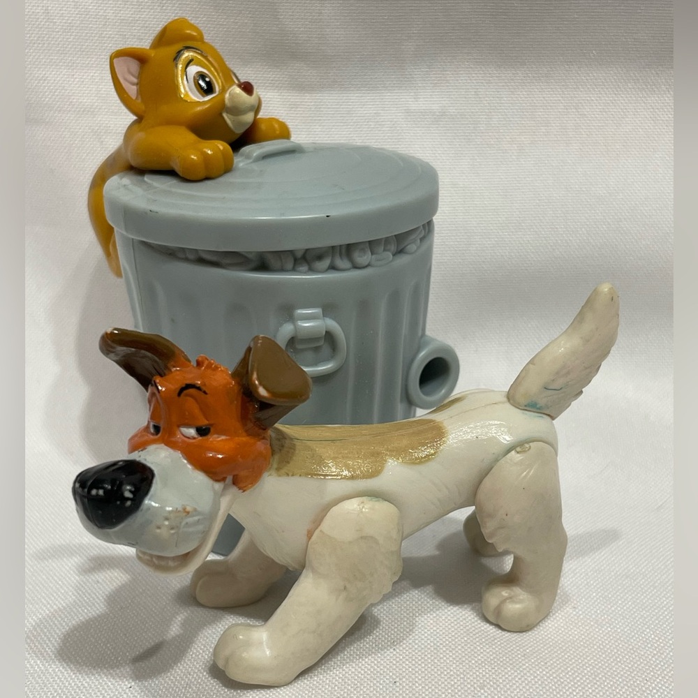 Disney VINTAGE Oliver & Company Oliver cat & Dodger dog figures Good Condition